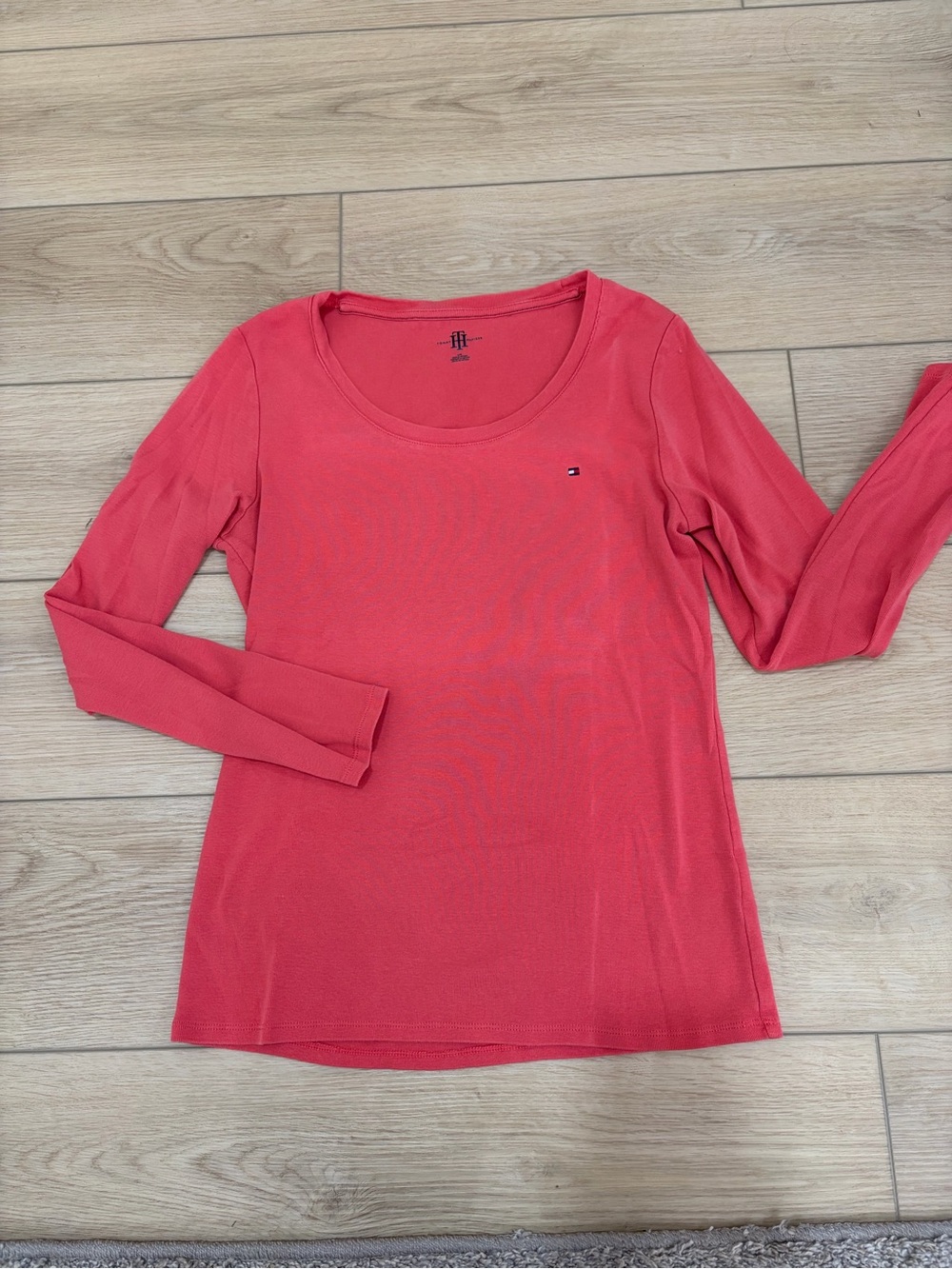 Tommy Hilfiger Vintage Preppy Casual Women’s Coral Long-Sleeve Scoop Neck Top